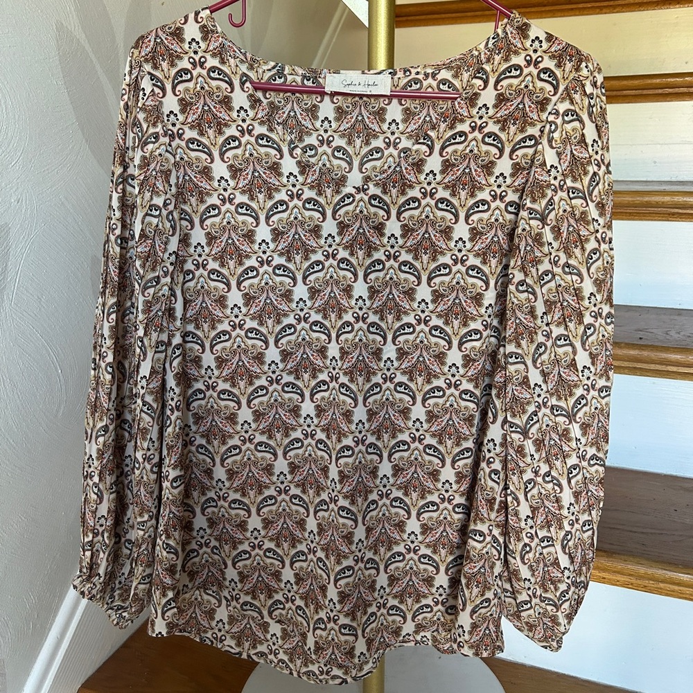 Long-sleeve patterned blouse with accordion balloon sleeves